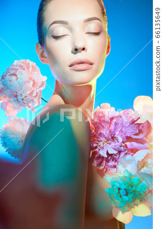 Young beautiful woman with bouquet of roses. 66135649
