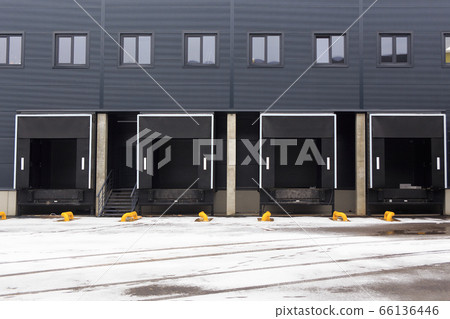 A distribution warehouse with cargo doors A distribution warehouse with cargo doors 66136446
