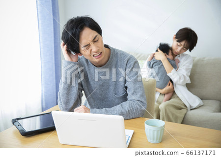 Business Work Male Telework Laptop Telecommuting Frustrated 66137171