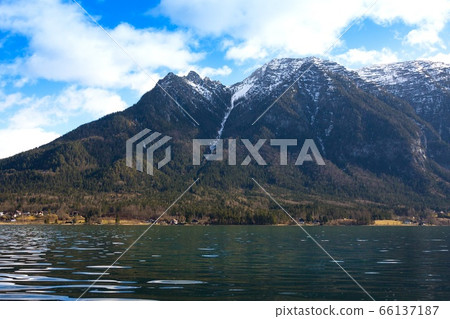 View idyllic Alpine mountains, lake Hallstattersee View idyllic Alpine mountains, lake Hallstattersee 66137187