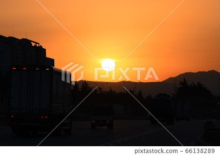 Highway dawn sunrise 66138289