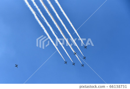 Blue Impulse flying over Tokyo 66138731