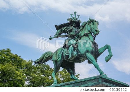Statue of Masanari Kusunoki in front of the Imperial Palace 66139522