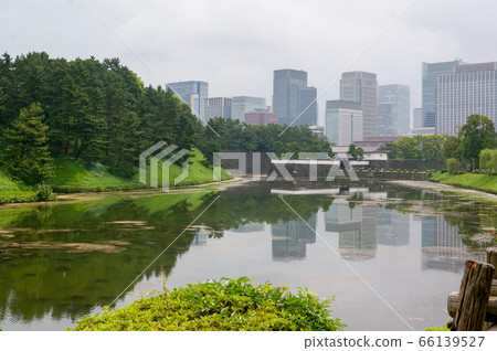 Sakuradamon and Marunouchi Buildings reflected in the Sakurada moat 66139527