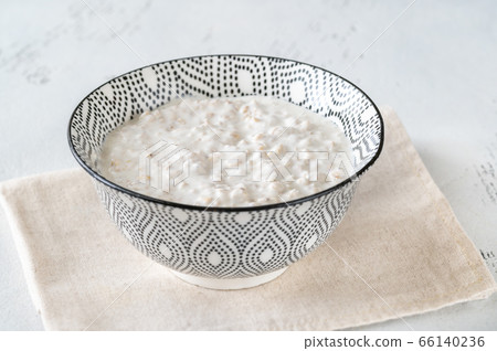 Bowl of Bircher muesli 66140236