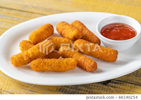 Mozzarella sticks with chili sauce Mozzarella sticks with chili sauce 66140254