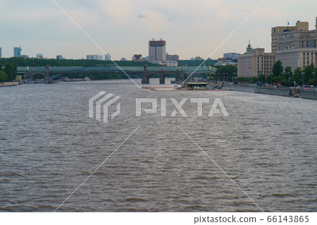 Moscow cityscapei n in day. Wide Moskva River. Public Groky Park on left, Frunzenskaya embankment on right. Academy of Sciences, Andreevsky /Pushkinsky pedestrian bridge, Ministry of Defence 66143865