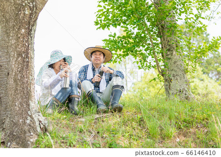 Farmer couple taking a break Farmer couple taking a break 66146410