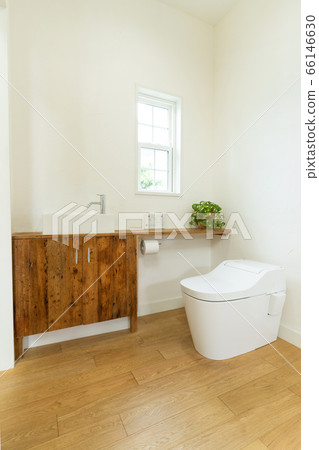 帶窗戶的時尚馬桶 66146630