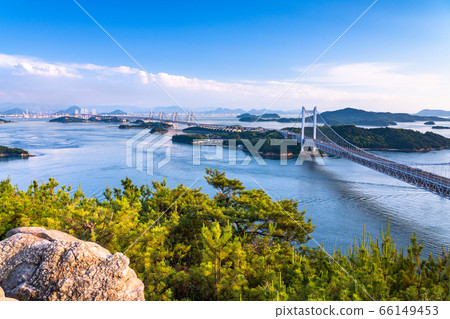 初夏的“岡山縣”藍天中的瀨戶大橋“從和山” 初夏的“岡山縣”藍天中的瀨戶大橋“從和山” 66149453