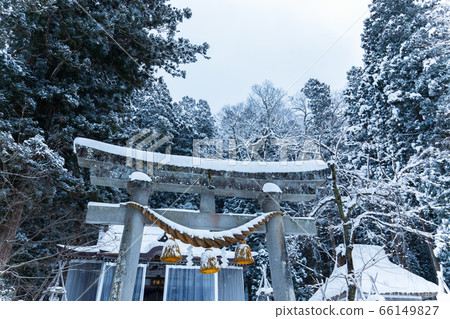 Snow Torii 66149827
