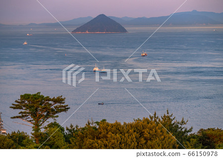 《Okayama Prefecture》From the Seto Inland Sea at dusk, Mt. Washu 《Okayama Prefecture》From the Seto Inland Sea at dusk, Mt. Washu 66150978