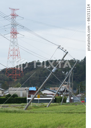 Sodegaura City, telephone pole tilted by typhoon Sodegaura City, telephone pole tilted by typhoon 66151114