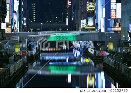 Ebihashi, Osaka lit up in green (light blue) related to the new coronavirus Ebihashi, Osaka lit up in green (light blue) related to the new coronavirus 66152785