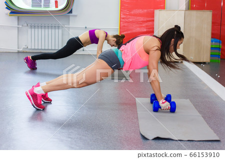 Women's fitness classes 66153910