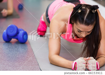 Women's fitness classes 66153911