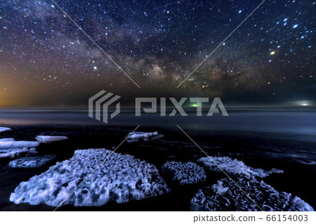 Summer Milky Way and coastal ice collaboration Summer Milky Way and coastal ice collaboration 66154003