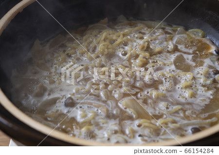 Braised noodles 66154284