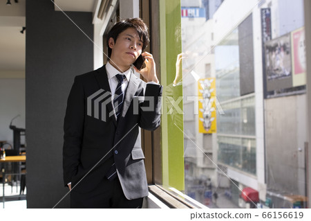 一個商人打電話 66156619