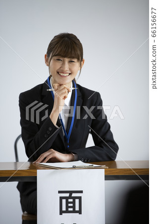 Woman interviewing 66156677