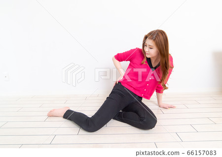Low back pain Young woman OL Fatigue pain Core working Remote worker Telework Mobile work Company Low back pain Young woman OL Fatigue pain Core working Remote worker Telework Mobile work Company 66157083