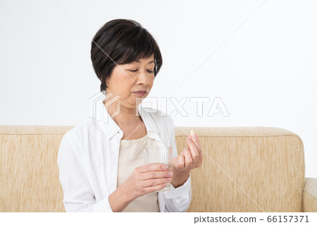 Senior women medicine supplements 66157371