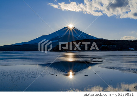 Diamond Fuji of Lake Yamanaka at Yamanakako Village in Minamitsuru District, Yamanashi Prefecture 66159051