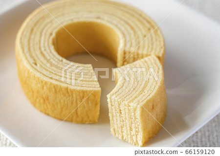 Baumkuchen cut 66159120