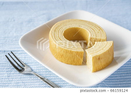 Baumkuchen cut 66159124