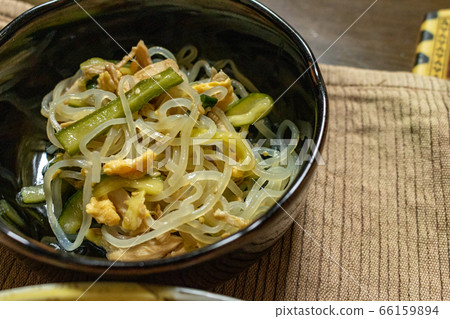 Vermicelli chinese salad 66159894