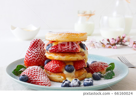 Mille Feuille with Lemon Curd Mille Feuille with Lemon Curd 66160024