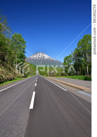 初夏在北海道喜茂別町拍攝鹽亭山和276號國道的風景 初夏在北海道喜茂別町拍攝鹽亭山和276號國道的風景 66160259
