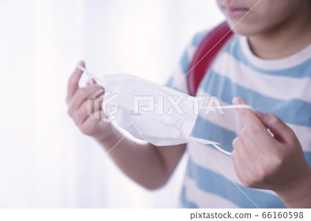 戴著面具的小學女孩 戴著面具的小學女孩 66160598