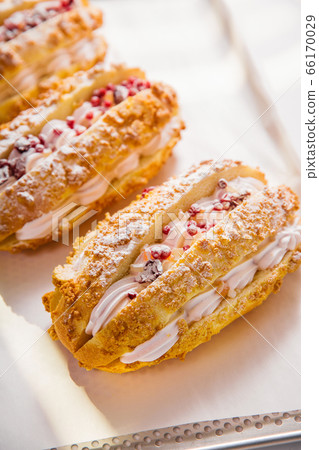 Cream bread 66170029