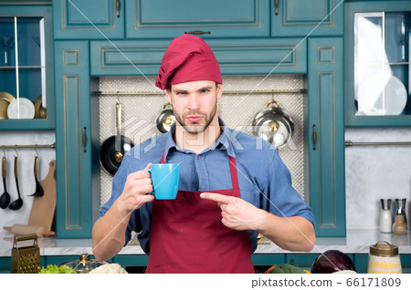 Guy point finger at blue cup in kitchen Guy point finger at blue cup in kitchen 66171809