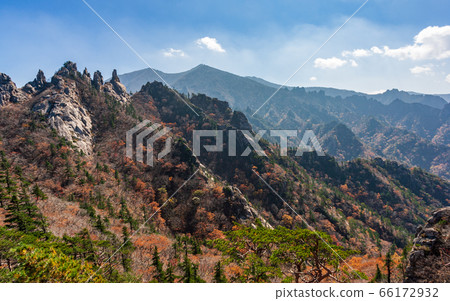 Seoraksan Dinosaur Ridge Fall Seoraksan Dinosaur Ridge Fall 66172932