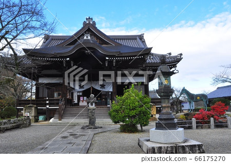 Asuka Village, Nara, Tachibanaji main hall and autumn leaves 66175270