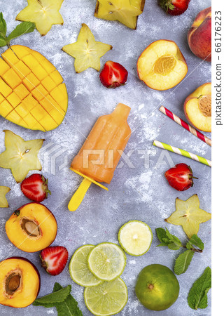 Many different scoops of ice cream 66176223