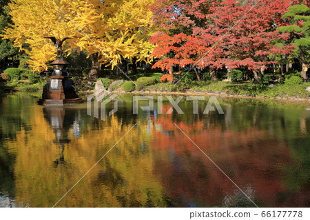 Autumn leaves and fountain 66177778