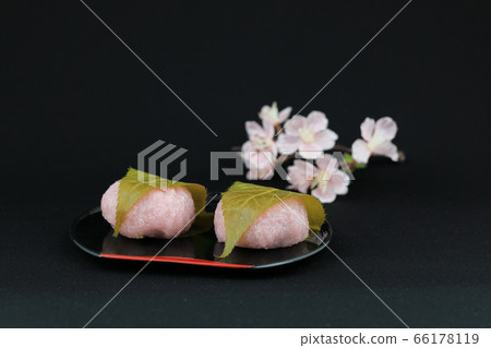 Sakura mochi (black background) 66178119