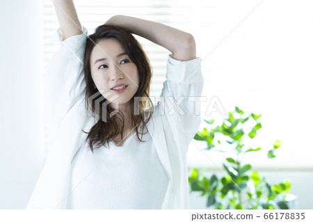 Woman waking up in the morning Woman waking up in the morning 66178835