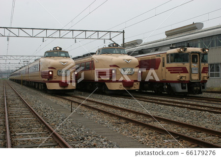 特快車“ Yamabiko”,“ Lark”和“ Tsubasa” 特快車“ Yamabiko”,“ Lark”和“ Tsubasa” 66179276