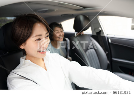Woman drive car 66181921