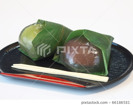 Bamboo scraps on a small plate Bamboo scraps on a small plate 66186581
