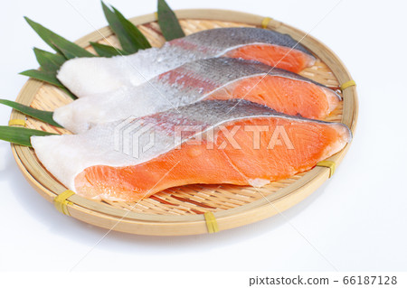 鮭魚片的排列方法相反 66187128
