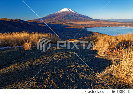 從富士山看富士山和山中湖 從富士山看富士山和山中湖 66188006