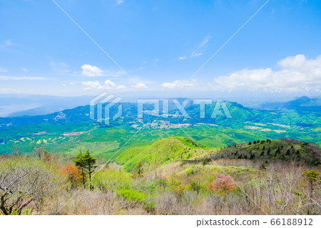 Climbing the fresh green Iinawa mountain (view of the south side) Climbing the fresh green Iinawa mountain (view of the south side) 66188912