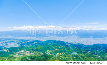 Fresh green climbing of Mt. Iinawa (view from Iinawa Daimyojin) Fresh green climbing of Mt. Iinawa (view from Iinawa Daimyojin) 66190578