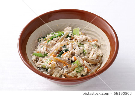 Tofu and vegetables 66190803