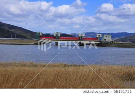 Michinoku Shiokaze Trail Ishinomaki City's Old Kitakami River Embankment Sluice and Kaya 66191731